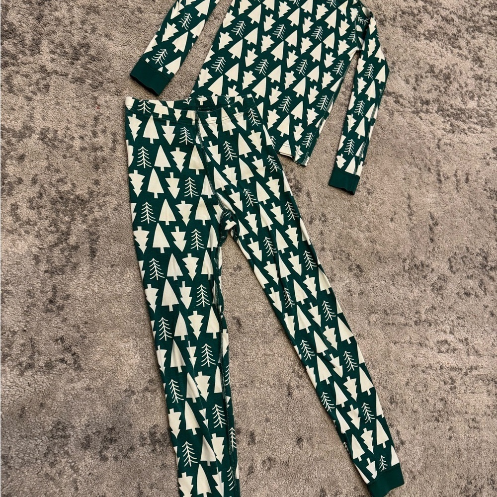 Hanna Andersson Holiday Tree Pajama Set – Size 150 cm (US 12)